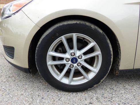 Used 2018 Ford Focus SE FWD image 14
