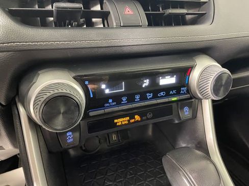 Used 2022 Toyota RAV4 LE image 8