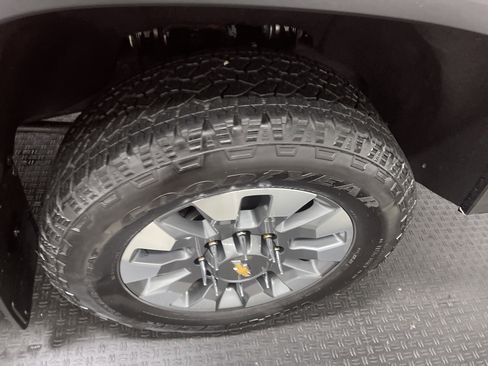 Used 2024 Chevrolet Silverado 2500 Custom w/ Custom Value Package image 27