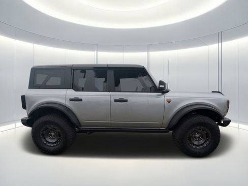 Used 2024 Ford Bronco Badlands image 3