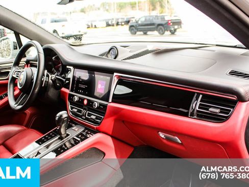 Used 2024 Porsche Macan image 24
