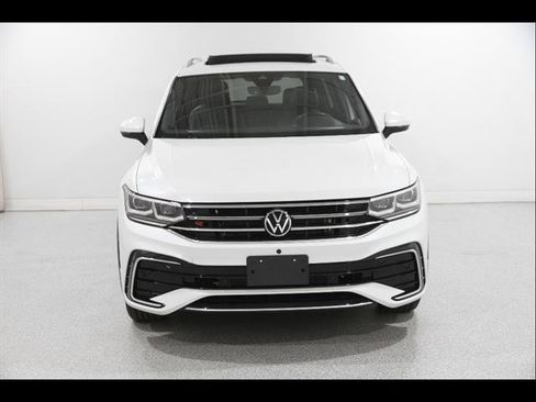Used 2023 Volkswagen Tiguan SEL R-Line AWD/4WD image 2