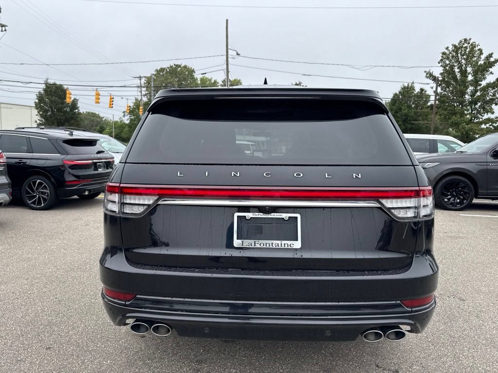 Used 2023 Lincoln Aviator Reserve w/ Equipment Group 201A AWD/4WD image 4