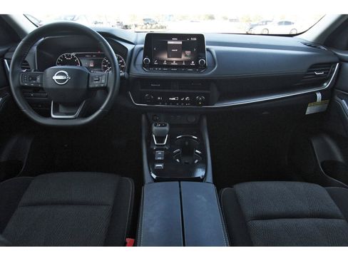 Certified 2025 Nissan Rogue SV image 12