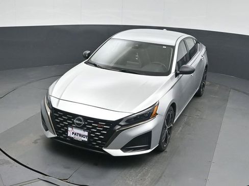 Used 2023 Nissan Altima 2.5 SR FWD image 35