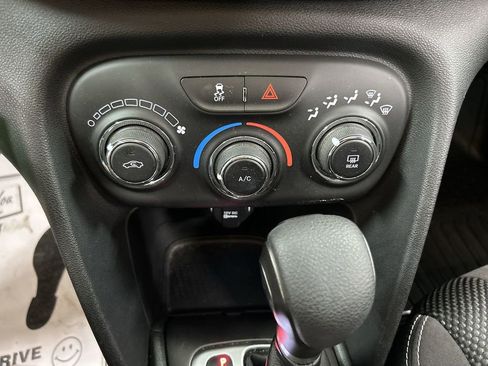 Used 2016 Dodge Dart SXT FWD image 15