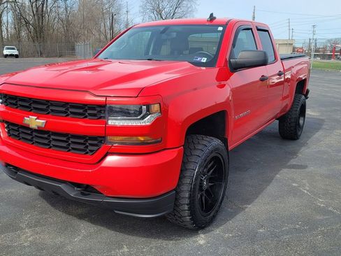 Used 2018 Chevrolet Silverado 1500 Custom w/ Custom Convenience Package image 5