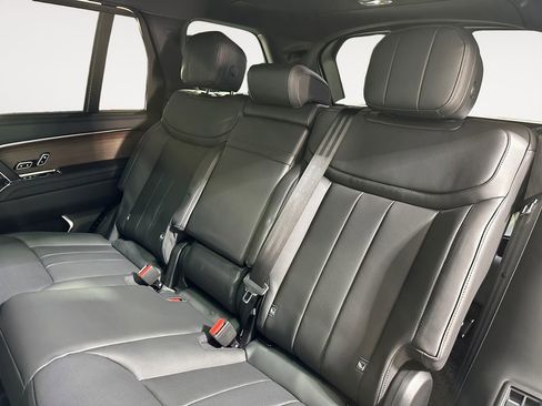 New 2026 Land Rover Range Rover Long Wheelbase SE image 13