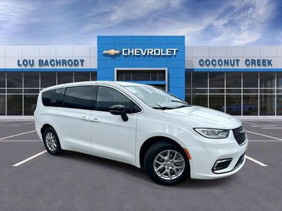 Used 2024 Chrysler Pacifica Touring