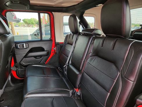 Used 2023 Jeep Wrangler Unlimited Sahara AWD/4WD image 7