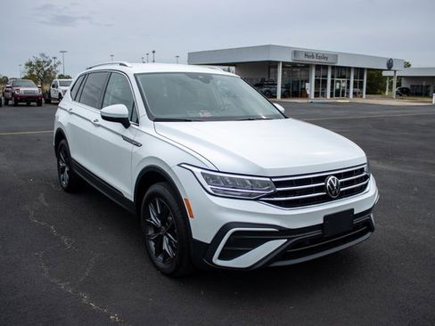Used 2023 Volkswagen Tiguan SE image 1