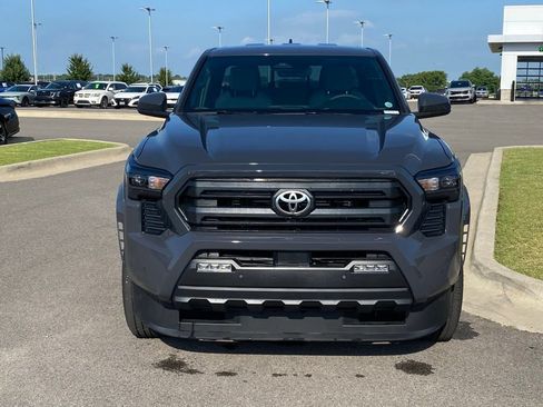 Used 2025 Toyota Tacoma SR5 AWD/4WD image 2