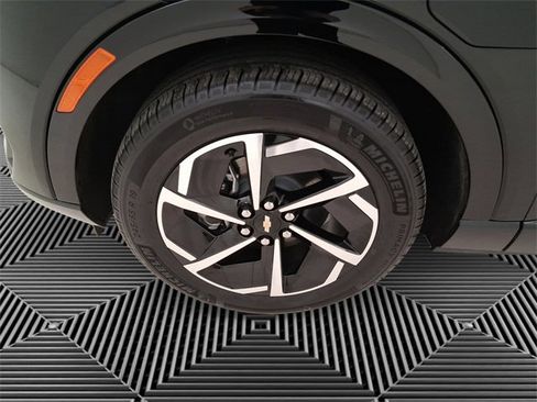 Used 2025 Chevrolet Equinox EV LT w/ Convenience Package image 9