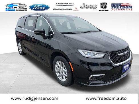 New 2026 Chrysler Pacifica Select image 1