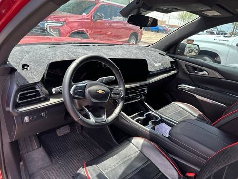 Used 2025 Chevrolet Traverse LT w/ Sun and Wheel Package FWD image 9
