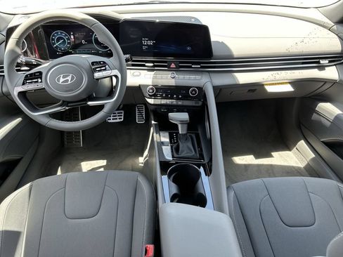 New 2025 Hyundai Elantra SEL FWD image 3