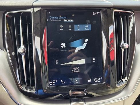 Used 2019 Volvo XC60 T5 Momentum w/ Premium Package FWD image 26