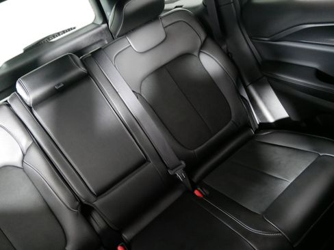 Used 2023 Jeep Grand Cherokee Altitude image 14