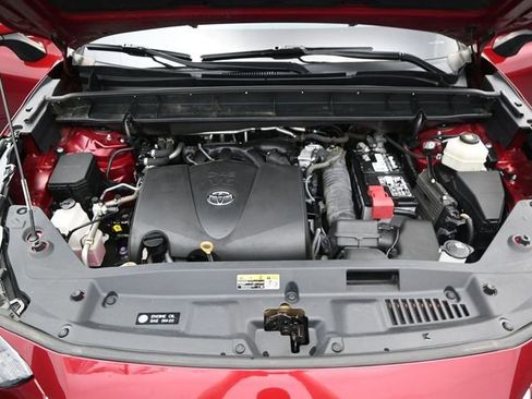 Used 2020 Toyota Highlander LE image 17