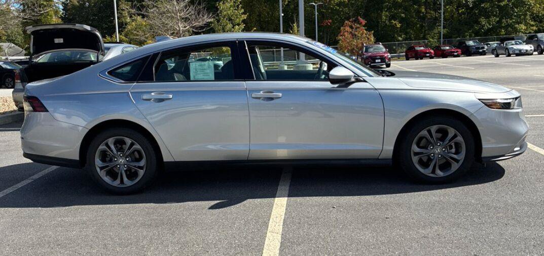 Used 2024 Honda Accord EX image 6