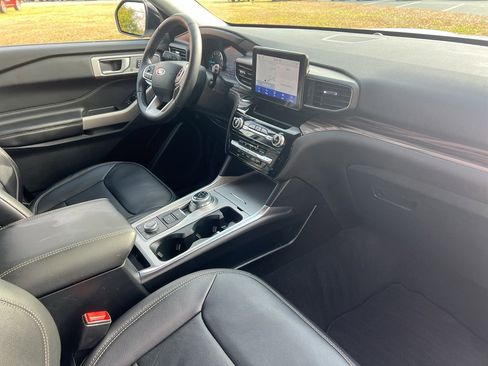 Used 2024 Ford Explorer Limited image 32