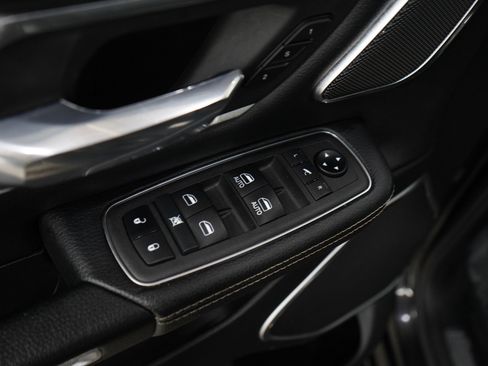 Used 2020 RAM 1500 Laramie AWD/4WD image 18