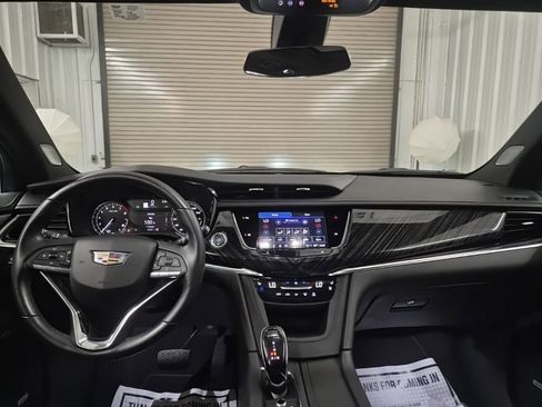 Certified 2025 Cadillac XT6 Premium Luxury image 37