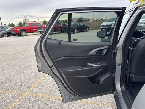 Used 2025 Chevrolet Trax LT image 21