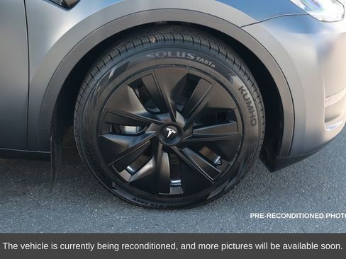 Used 2023 Tesla Model Y Long Range image 8