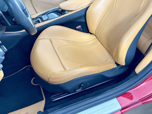 Used 2019 Ferrari Portofino RWD image 22