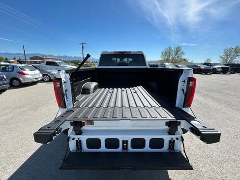 Used 2025 GMC Sierra 3500 Denali w/ Denali Reserve Package AWD/4WD image 12
