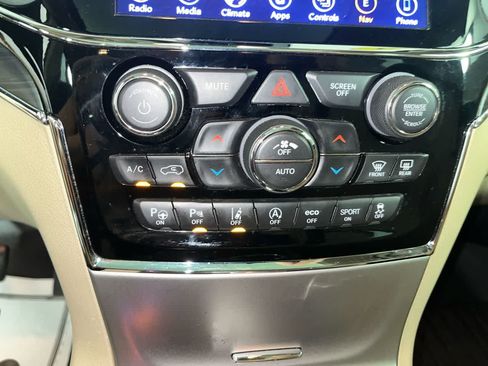 Used 2019 Jeep Grand Cherokee Limited w/ Luxury Group II AWD/4WD image 21