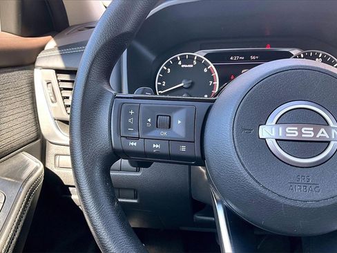 Used 2023 Nissan Rogue SV image 18