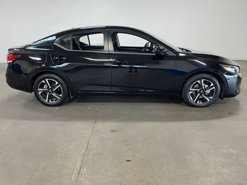 Used 2024 Nissan Sentra SV FWD image 2