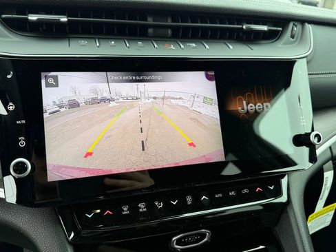 New 2026 Jeep Grand Cherokee Altitude image 19