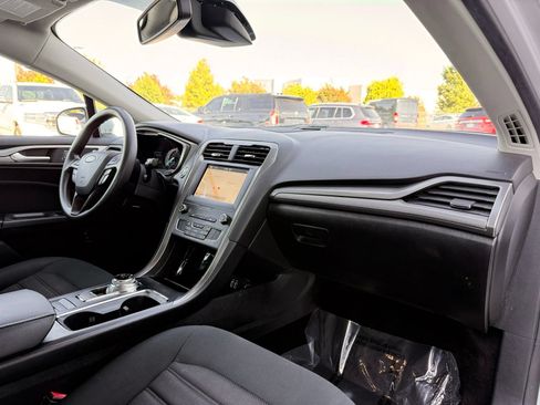 Used 2019 Ford Fusion SE FWD image 20