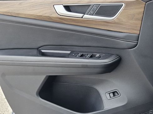 Used 2024 Volkswagen Atlas SE FWD image 18