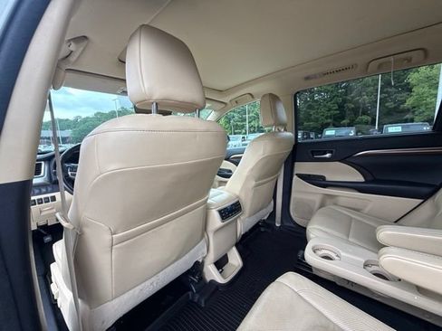 Used 2018 Toyota Highlander Limited Platinum AWD/4WD image 15