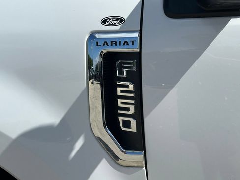 Used 2022 Ford F250 Lariat w/ Lariat Value Package AWD/4WD image 14