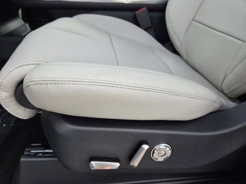 New 2026 Lincoln Navigator Reserve AWD/4WD image 12