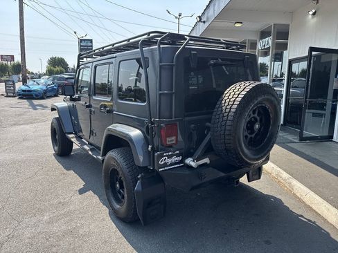Used 2008 Jeep Wrangler Unlimited Sahara AWD/4WD image 4