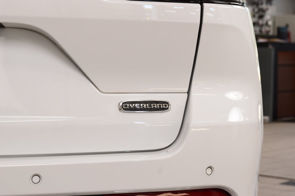 Used 2022 Jeep Grand Cherokee Overland w/ Luxury Tech Group IV AWD/4WD image 23
