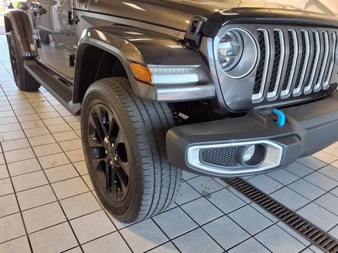 Used 2022 Jeep Wrangler Unlimited Sahara w/ Cold Weather Group AWD/4WD image 25