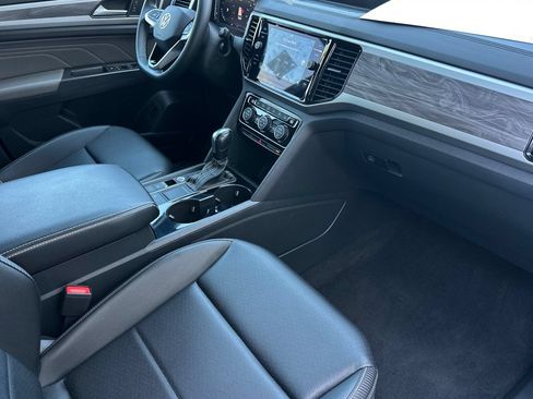 Used 2023 Volkswagen Atlas Cross Sport SE FWD image 16
