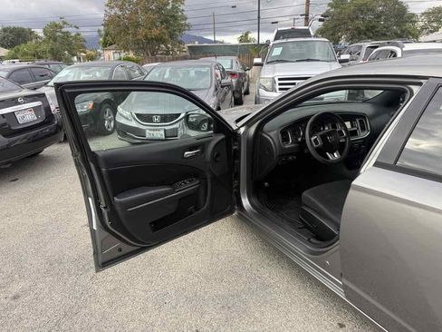 Used 2012 Dodge Charger SE RWD image 6