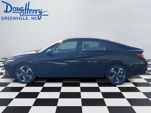 Used 2023 Hyundai Elantra SEL w/ Convenience Package FWD image 2