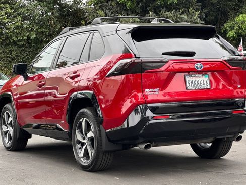Used 2022 Toyota RAV4 SE w/ Weather & Moonroof Package AWD/4WD image 6
