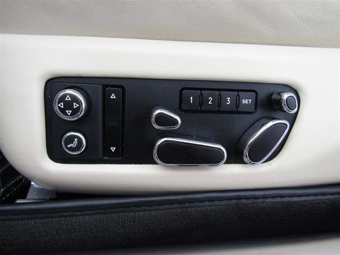 Used 2017 Bentley Flying Spur V8 image 13