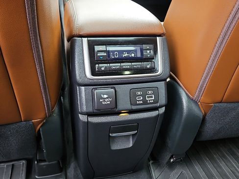Used 2023 Subaru Ascent Touring image 9