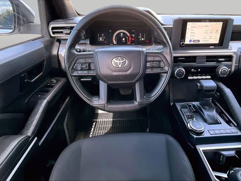 Used 2025 Toyota Tacoma SR5 AWD/4WD image 5